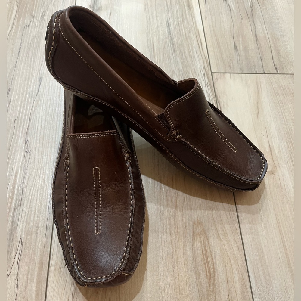 Mens Clark’s size 11, like new.